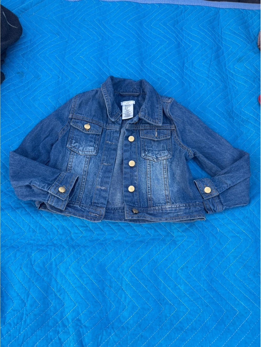 Max Studio Kids Girls Denim Trucker Jacket Gold Buttons Cropped Wash Blue S 5/6
